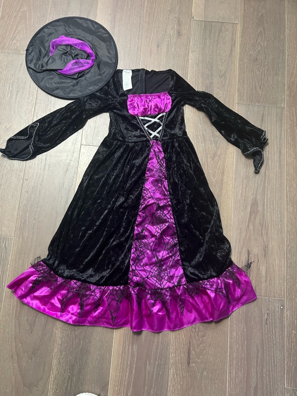 Totally ghoul spider witch child costume. NWOTmed 8-10(hs)